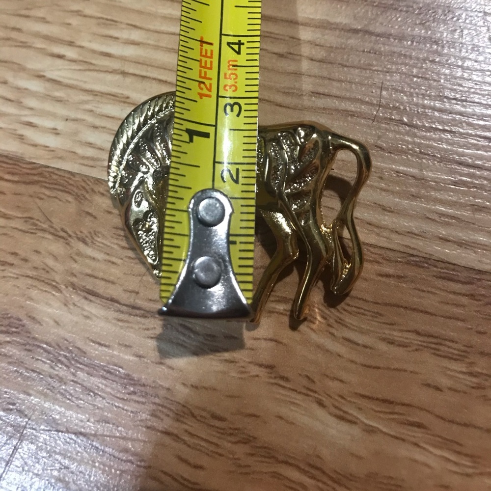 Gold zebra brooch - Picture 6 of 6